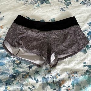 Lululemon 2.5” speed up shorts - size 6 - EUC